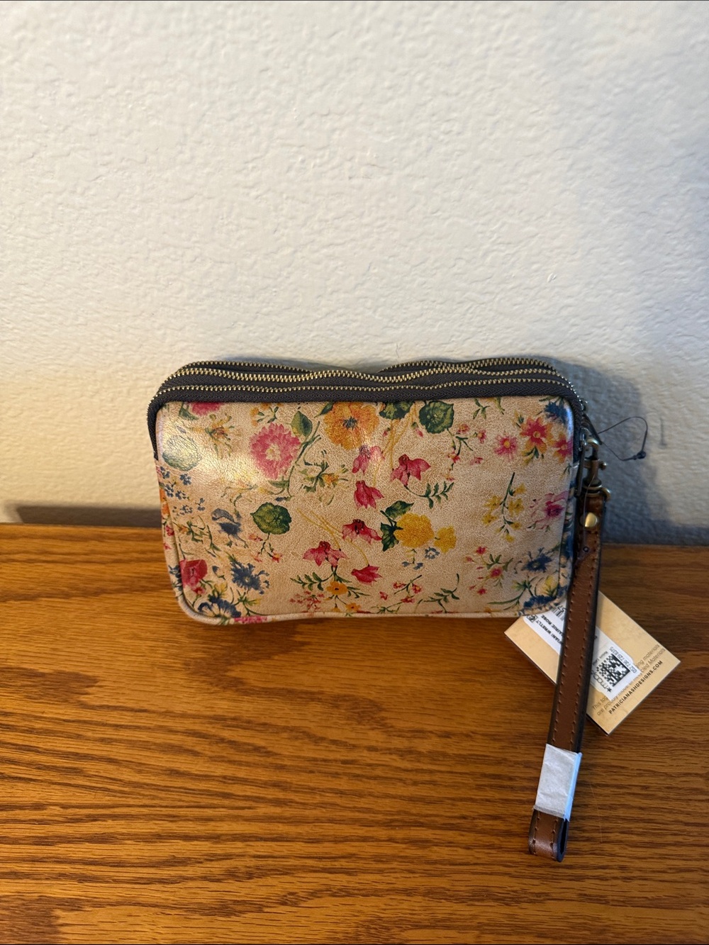 aPatricia Nash leather multi-zip wristlet/clutch